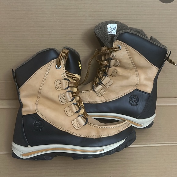 Sz 4 BIG KIDS TIMBERLAND WINTER BOOTS - Picture 2 of 6